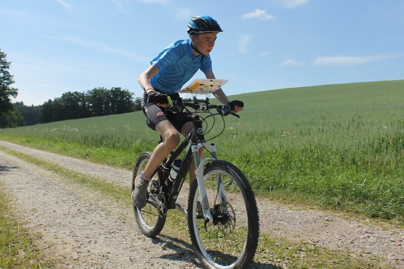 Jakob Oechler, Mitglied des Deutschen OL-Nachwuchskaders, beim MTBO in Kumhausen